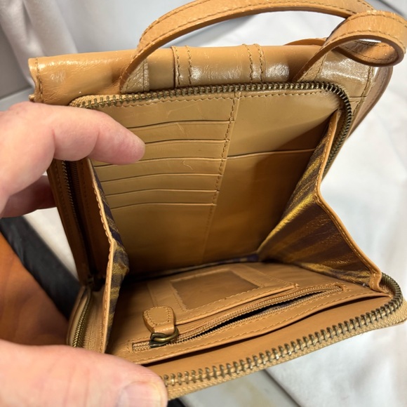 PERLINA Vintage Tan Leather Crossbody Wallet Bag - Picture 6 of 9